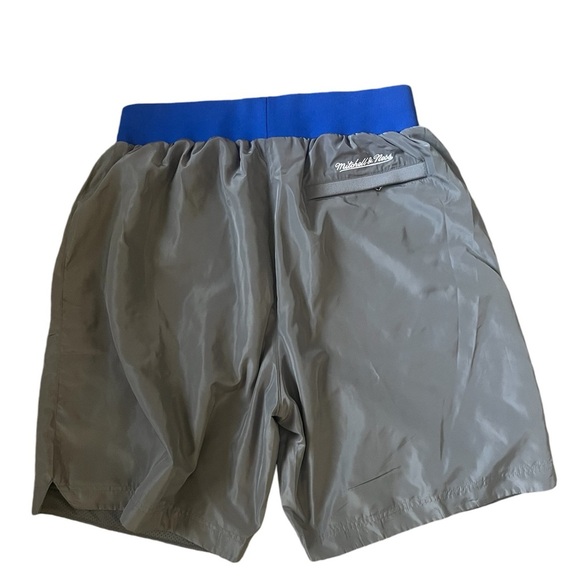 Mlb Philadelphia Phillies Cooperstown Collection Insignia Shorts - Picture 2 of 9